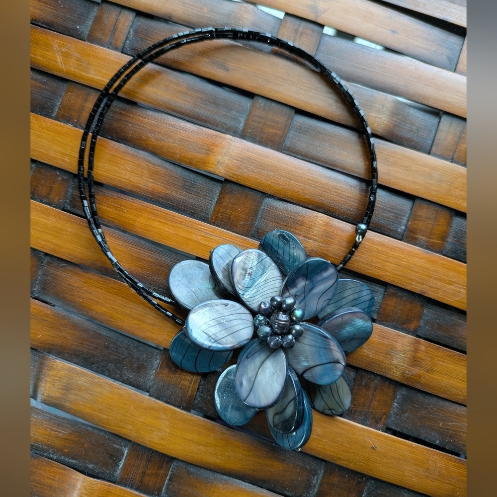 Gray & Black Floral Shell Choker Necklace